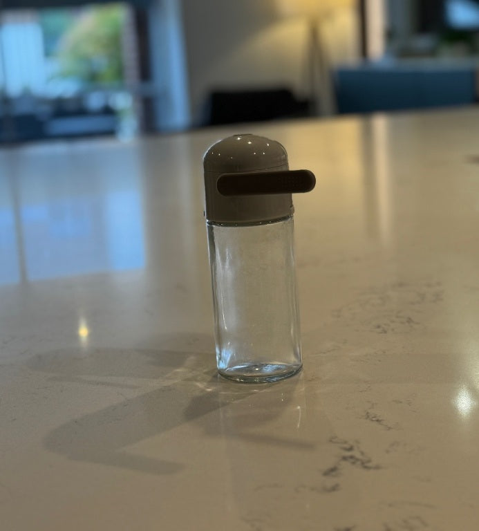 F41 – Sprinkle Salt Bottle